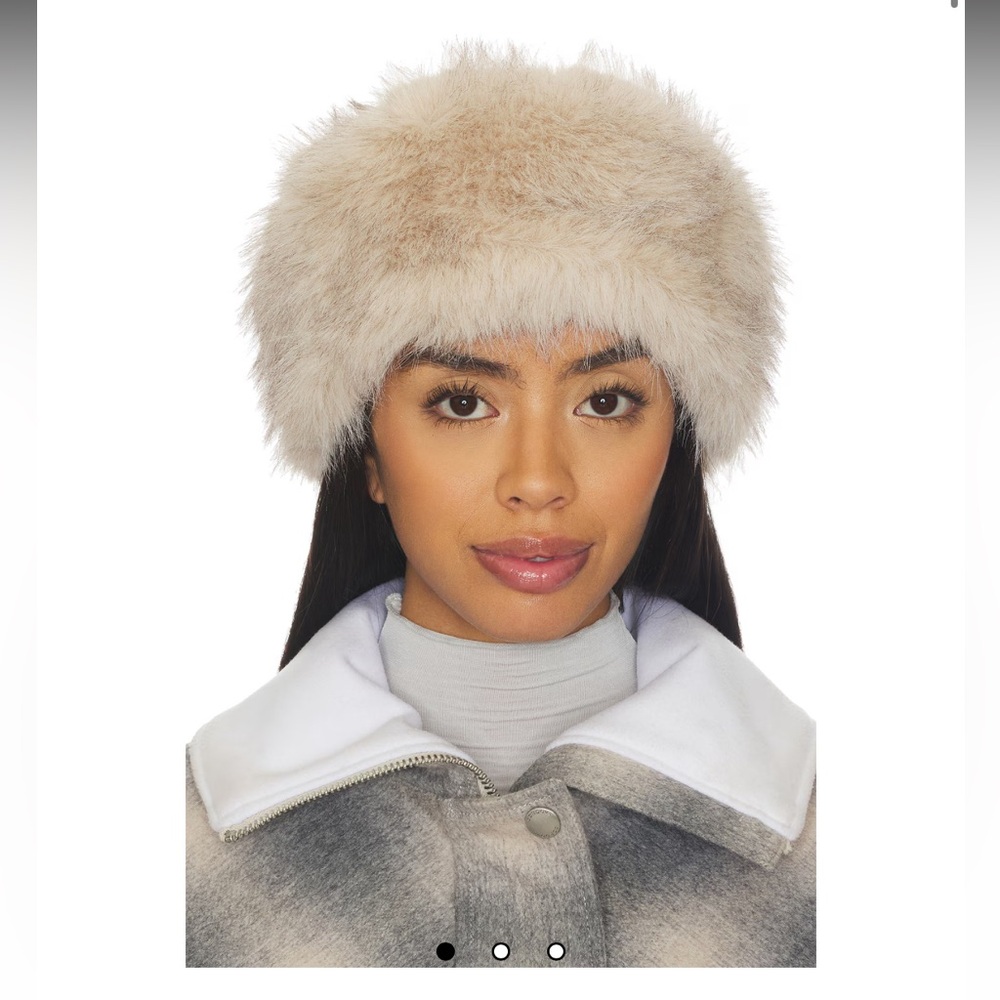 Clara Faux Fur Hat in Mushroom
Lovers and Friends